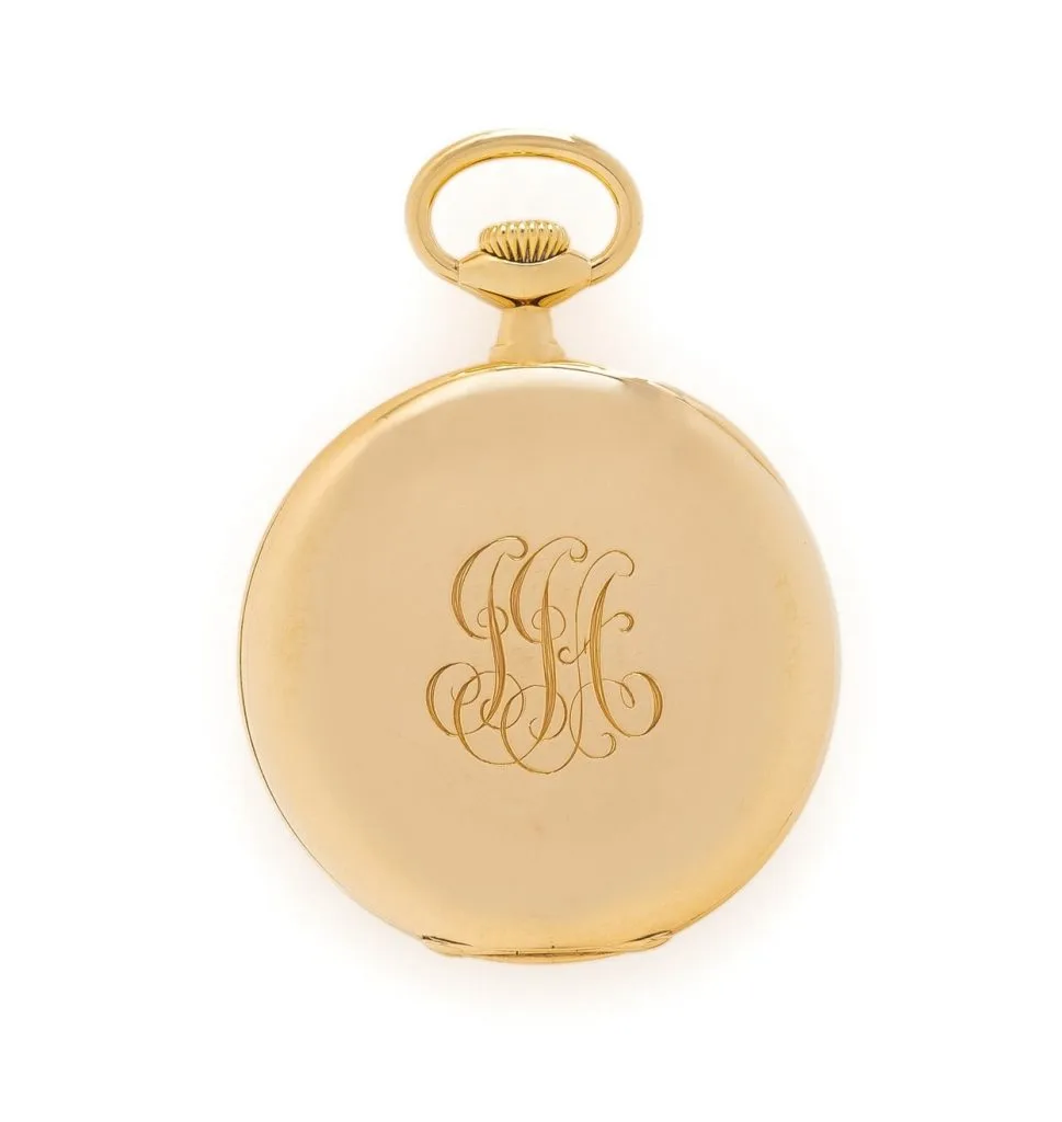 Задняя крышка карманных часов Patek Philippe для Tiffany & Co. из 18-каратного желтого золота, принадлежавших Джону Джейкобу Астору IV, из коллекции семьи Астор. 
